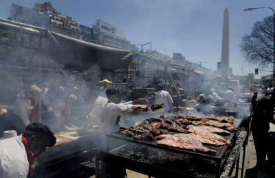 Una parrilla dorada convoca a asadores del país