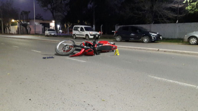 Choque entre motocicletas deja una persona muerta en Fontana