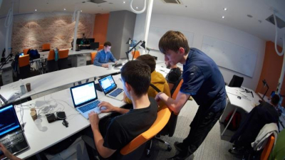 El 80% de los jóvenes piensa que la tecnología crea más puestos de trabajo de los que destruye