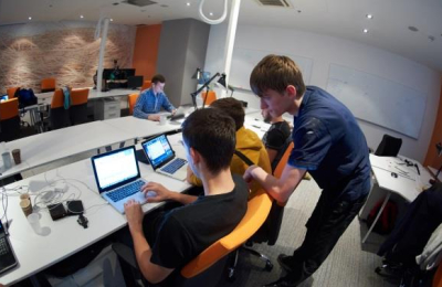 El 80% de los jóvenes piensa que la tecnología crea más puestos de trabajo de los que destruye