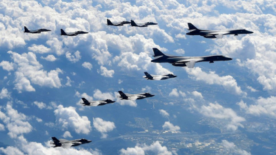 Bombarderos y cazas de EEUU vuelan cerca de la costa de Corea del Norte