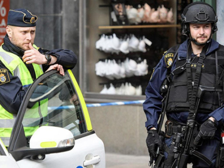 Polis suecos.jpg