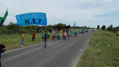 Movimiento social marcha de Castelli a Sáenz Peña para sumarse a la protesta nacional contra el ajuste