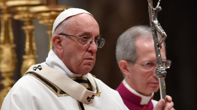 El papa pide en Nochebuena caridad y hospitalidad con los migrantes