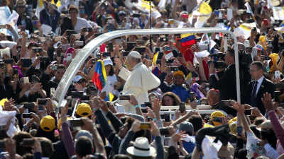 El papa dio la primera misa en Chile ante 400.000 personas