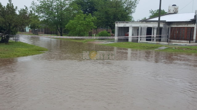 Complicaciones en el casco céntrico de Charata por la lluvia