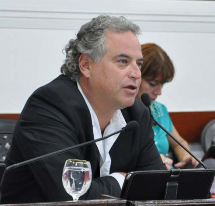DIPUTADO HUGO DOMINGUEZ.JPG