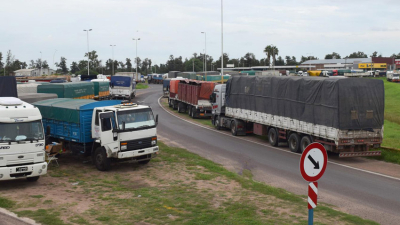 Camioneros vuelven a las rutas y anunciaron que no dejarán circular a transportes cerealeros