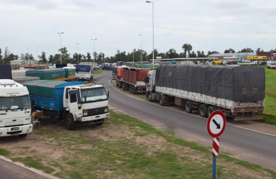 Camioneros vuelven a las rutas y anunciaron que no dejarán circular a transportes cerealeros