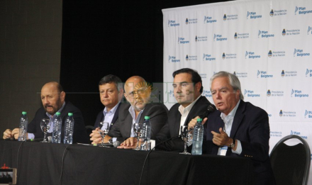 Encuentro Gobernadores y Aranguren.jpg