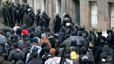 Francia: Macron da batalla en varios frentes simultáneos