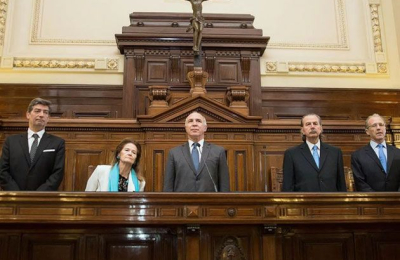 Un monotributista que presta servicios no trabaja en relación de dependencia