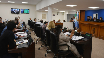 Lunes movido en la Legislatura: retiro y juicio político a ministro