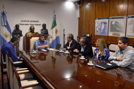 Gobierno y empresa naviera.jpg