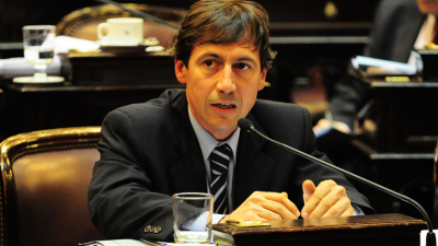 Naidenoff no descartó que un precandidato radical compita contra Macri en las PASO