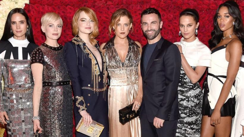 Louis Vuitton renovó su contrato con el diseñador Nicolas Ghesquière y puso fin a los rumores