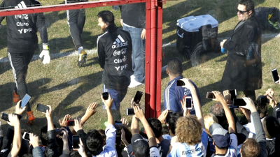La selección argentina entrenó en Huracán ante la mirada de miles de niños
