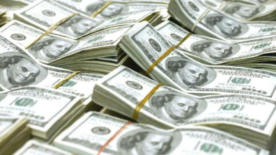 El dólar trepa 12 centavos, a 25,37 pesos