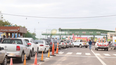 Gran manifestación en el acceso al puente general Belgrano