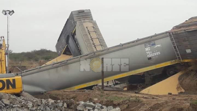 Espectacular descarrilamiento de un tren sojero en Coronda