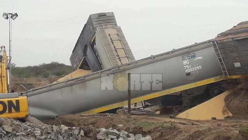 Espectacular descarrilamiento de un tren sojero en Coronda