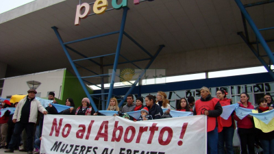 Agrupaciones ProVida abrazaron el hospital Pediátrico en rechazo a la legalización del aborto