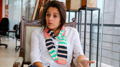 La ministra de Educación que fumó marihuana presentó su renuncia y habló de "extorsión"