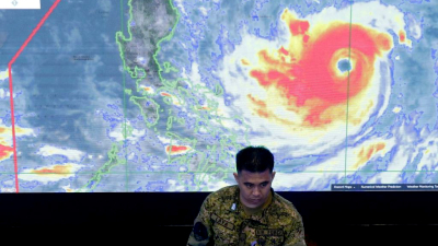 Evacuan a miles de personas en costas de Filipinas ante la cercanía de un supertifón