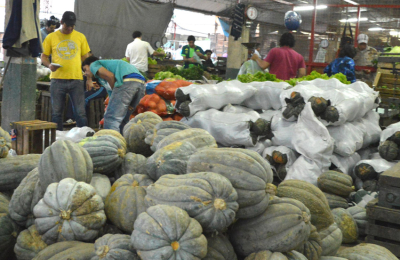 Las ventas mayoristas de frutas y verduras registran una caída del 30%
