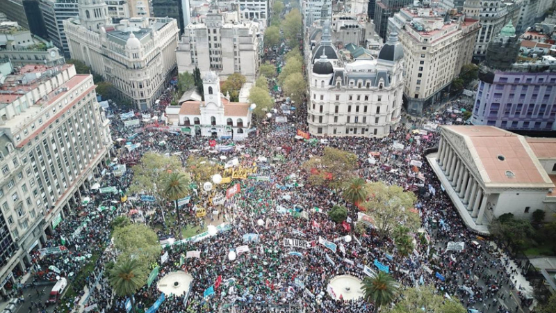 Las CTA iniciaron la huelga de 36 horas con una masiva marcha a Plaza de Mayo