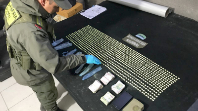 Un automovilista es detenido con droga sintética y dice que cargó en el Chaco