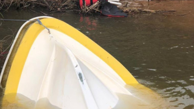 Tres jóvenes sobreviven a un choque entre canoa y barcaza