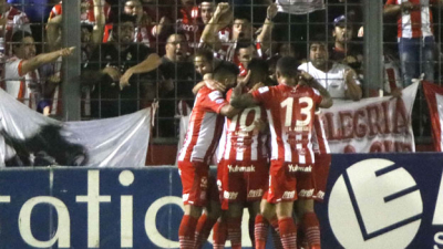 Racing volvió a pagar caro su falta de eficacia y San Martín lo dejó sin invicto