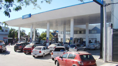Marcha atrás de petroleras: se mantiene el precio de combustibles