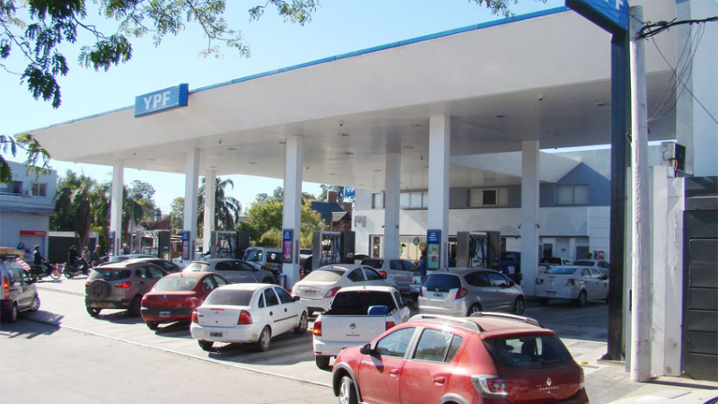 Marcha atrás de petroleras: se mantiene el precio de combustibles