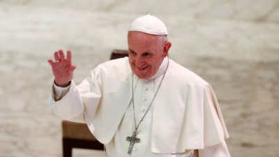 Papa Francisco: "La homosexualidad está de moda pero los gais no deben unirse al clero católico"