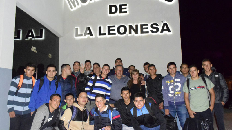 Jóvenes de La Leonesa agradecidos con el intendente