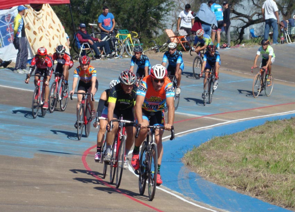 Competencia de ciclismo en el Velodromo de Resistencia. 25-05-18. Fabián Maldonado.