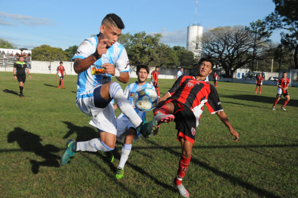 Partido en cancha de Independiente de Fontana entre Independiente y Juventud de Fontana.  Jorge Punky Flores