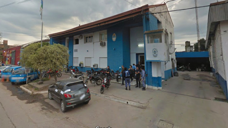 No pudieron hacer pasar droga en la comida e incendiaron colchones