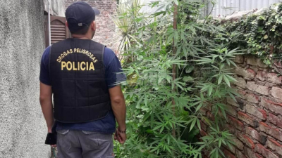 Intentaban vender droga en Las Breñas y fueron detenidos