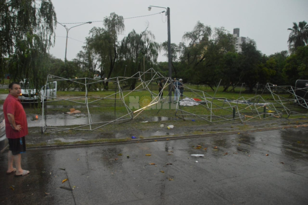 <p>Paseo de artesanos en la Laguna Argüello. </p>
