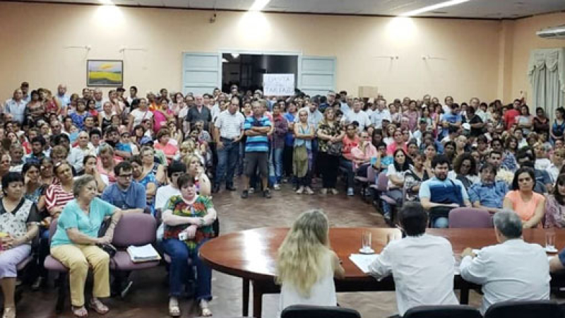 Tarifazo: numerosos vecinos colmaron la Municipalidad