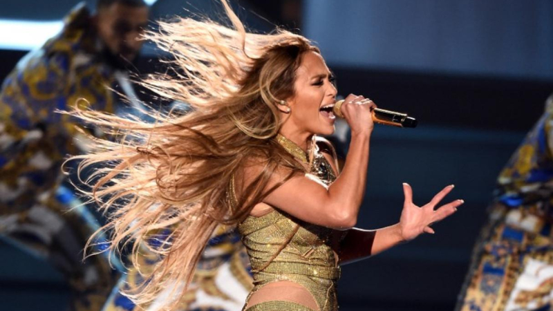 JLo explosiva Tributo a los clásicos de Motown