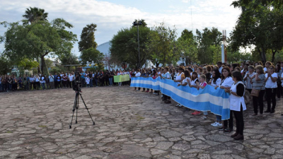 Docentes breñenses hicieron acto en la plaza Sarmiento