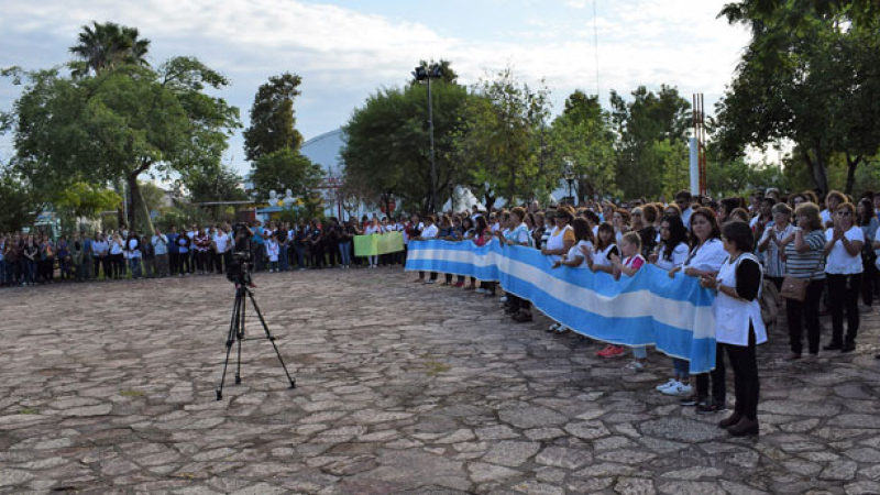 Docentes breñenses hicieron acto en la plaza Sarmiento