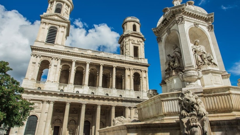 Se incendió en París la iglesia en la que se filmó “El código Da Vinci”