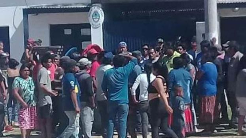 Al menos cuatro detenidos por la toma de la comisaría de El Sauzalito