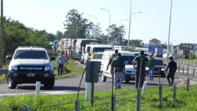 Camioneros del Chaco frena la circulación de camiones de carga y colectivos de larga distancia