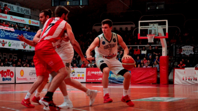Hindú se juega a igualar la serie